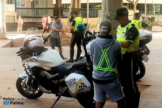 Un conductor de patinete eléctrico, detenido por agredir a un agente en Palma