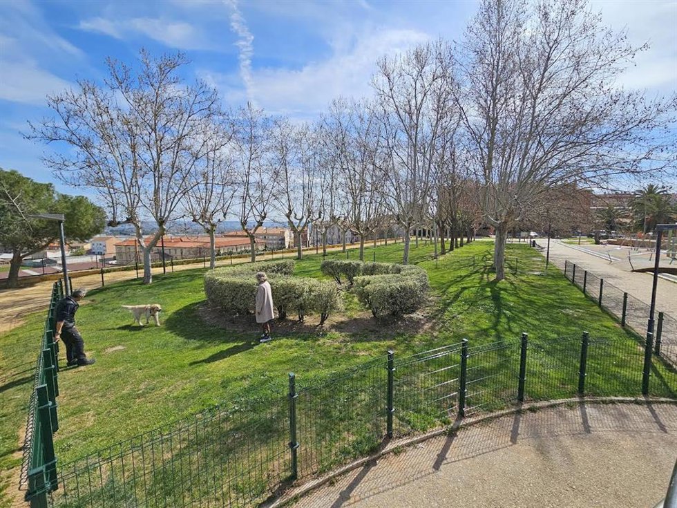 El Ayuntamiento de Calahorra acondiciona una nueva zona de esparcimiento canino en el parque de la Era Alta