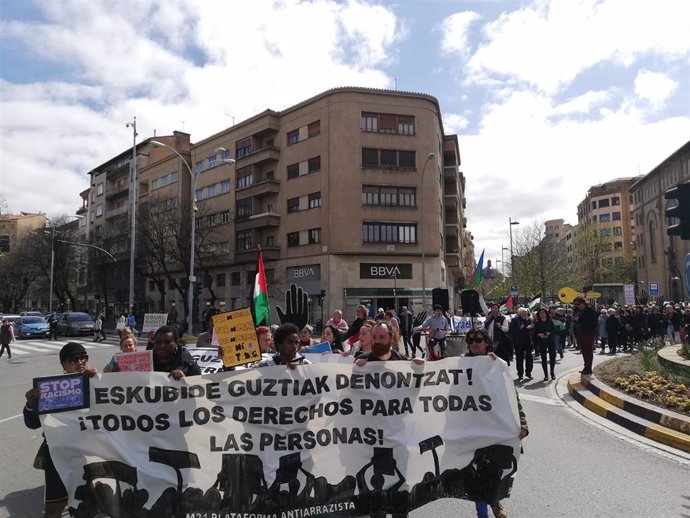 Manifestación en Pamplona con motivo del Día Mundial contra el Racismo.