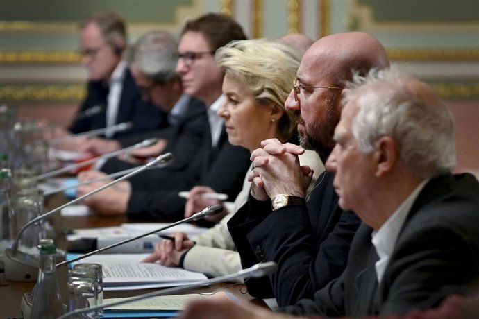 Archivo - Ursula von der Leyen, Charles Michel y Josep Borrell 