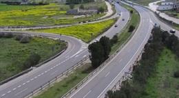 Cámara de tráfico de la DGT en la A-6, a la altura de Medina del Campo (Valladolid)