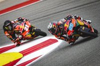 González y Rueda estrenan poles con récord en Moto2 y Moto3