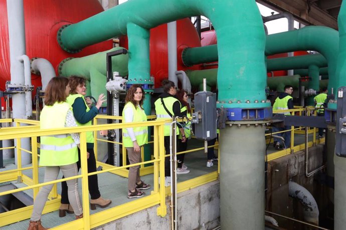 La vicepresidenta del Govern, Laura Vilagrà, visita la dessalinitzadora del Llobregat (Barcelona)