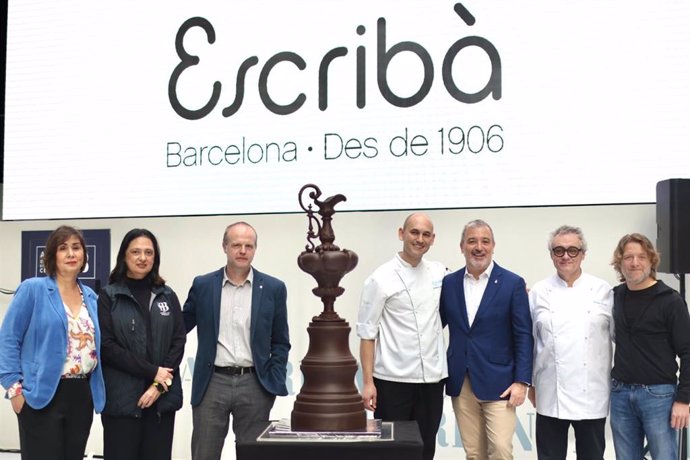 Escrib dedica la Mona de Pascua de 2024 a la Copa América con una réplica del trofeo