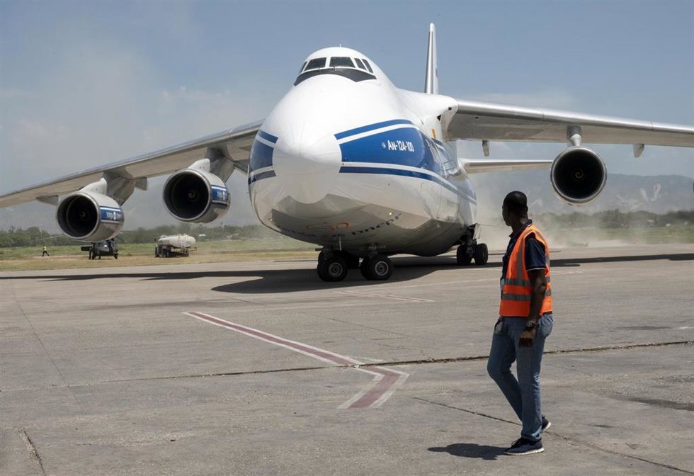 Archivo - Avión en el aeropuerto de Puerto Princípe, Haití