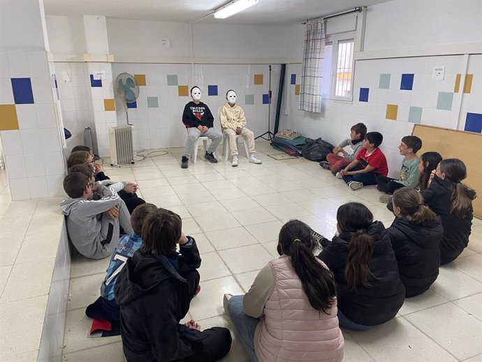 Los talleres 'Apptrévete' de convivencia y eduación acogen a 1.800 adolescentes de distintos municipios de Huelva.