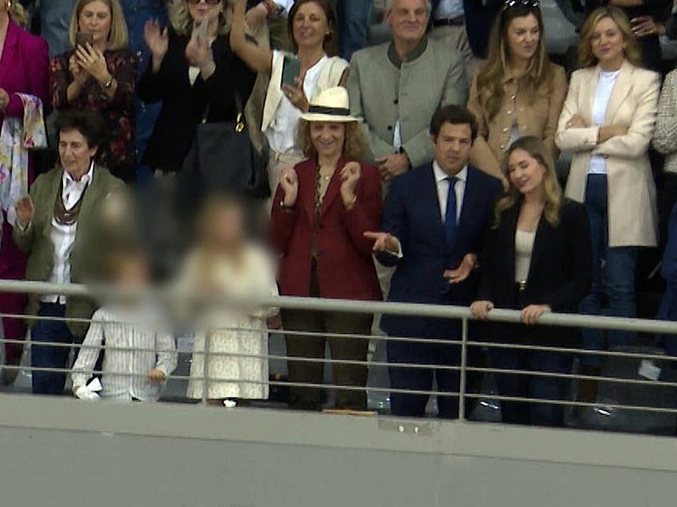 LA INFANTA ELENA BAILANDO PAQUITO EL CHOCOLATERO