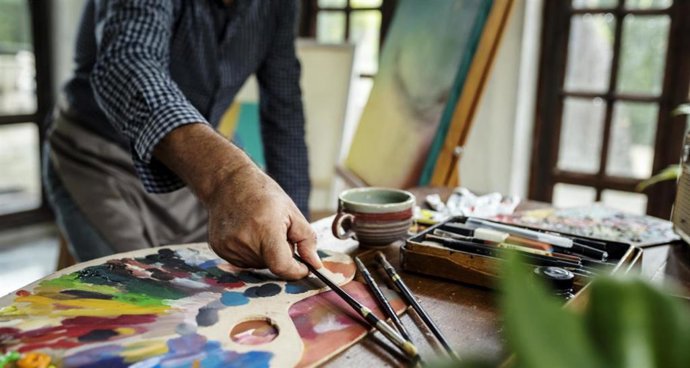 Comunidad de Madrid concede hasta 1.500 euros a alumnos con discapacidad matriculados en estudios universitarios o de enseñanzas artísticas superiores en la región.