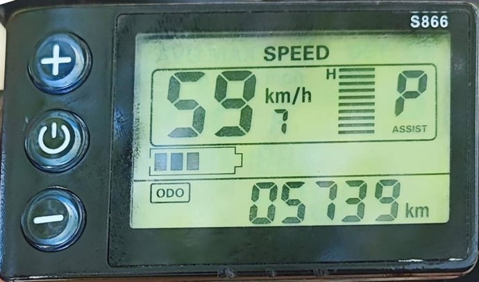 Un patinete que circulaba a casi 60 km/h en Murcia provoca un accidente al no respetar un ceda al paso