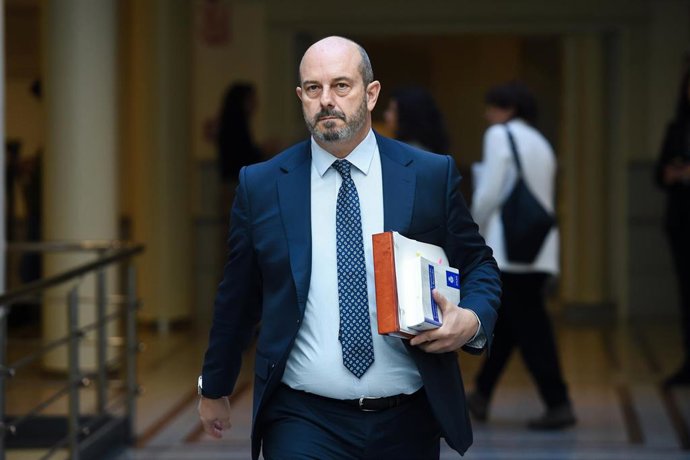 El presidente del Senado, Pedro Rollán, a su llegada a una sesión de control al Gobierno, en el Senado, a 12 de marzo de 2024, en Madrid (España). 