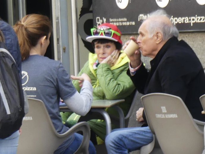 Geraldine Chaplin disfruta en Madrid con amigos