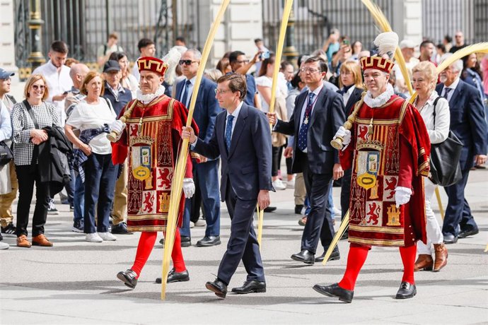 El alcalde de Madrid, José Luis Martínez-Almeida, celebrando el Domingo de Ramos