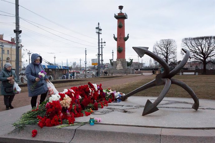 Memorial a Sant Petersburg per les víctimes de l'atemptat contra el Crocus City Hall