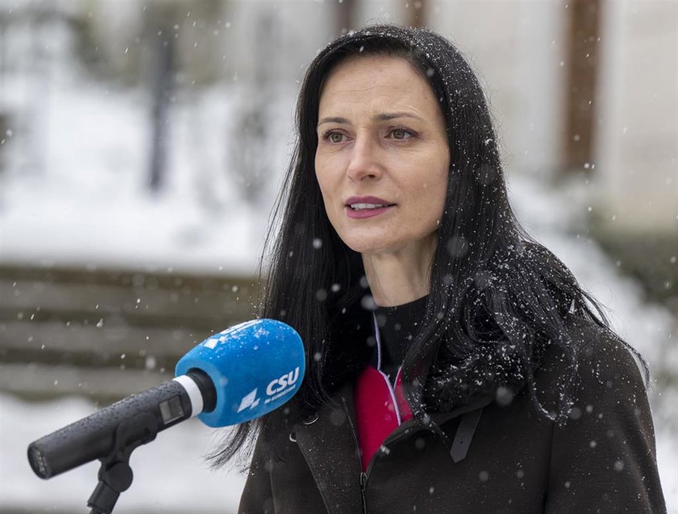 Archivo - La candidata a primera ministra de Bulgaria por el partido GERB, Mariya Gabriel