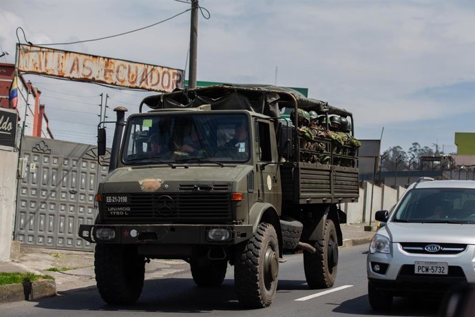 Archivo - Equipos de élite de las Fuerzas Armadas de Ecuador llevan a cabo patrullas en la capital, Quito, por el estado de excepción