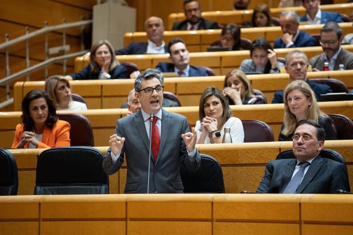 El ministro de la Presidencia, Justicia y Relaciones con las Cortes, Félix Bolaños (c), durante un pleno en el Senado, a 19 de marzo de 2024, en Madrid (España). La Mesa del Senado ha dado el visto bueno a tramitar la proposición de Ley orgánica de Amni
