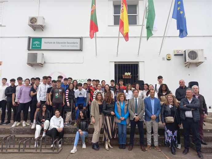 Acto de celebración del 25 aniversario del IES Puerta del Andévalo de San Bartolomé de la Torre (Huelva).