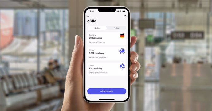 Archivo - Revolut lanza su eSIM para permitir a los clientes tener datos móviles en el extranjero