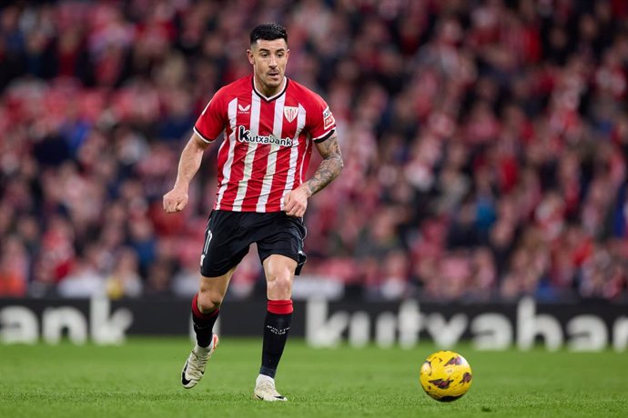 Archivo - Yuri Berchiche of Athletic Club in action during the LaLiga EA Sports match between Athletic Club and Girona FC at San Mames on February 19, 2024, in Bilbao, Spain.