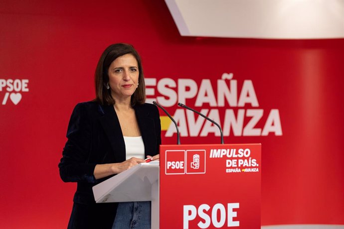 La portaveu del PSOE, Esther Peña, en una roda de premsa a la seu del partit al carrer Ferraz.