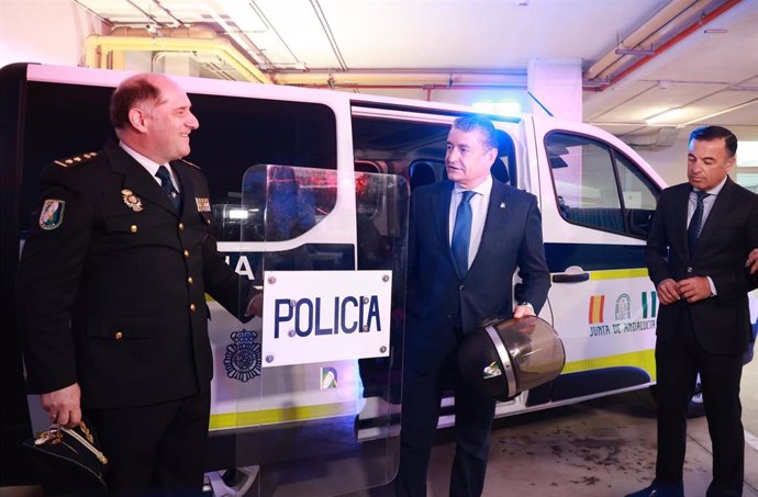 El consejero de la Presidencia, Antonio Sanz, este lunes en su acto sobre la memoria de actividades de la Unidad de Policía y de furgones para su actividad.