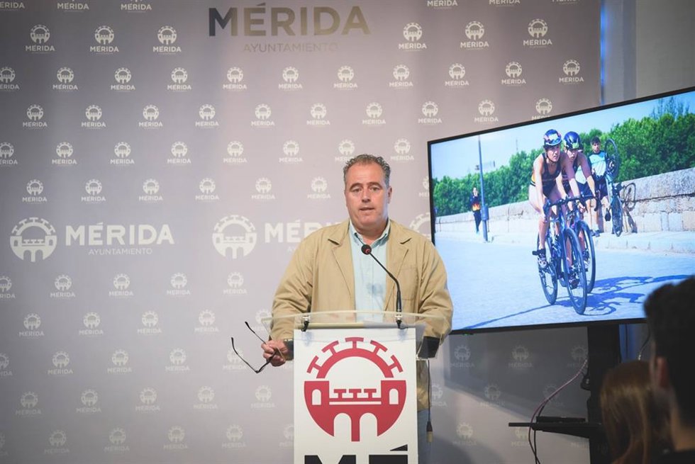 El delegado de deportes, Toni Marín, presenta las ayudas al deporte emeritense