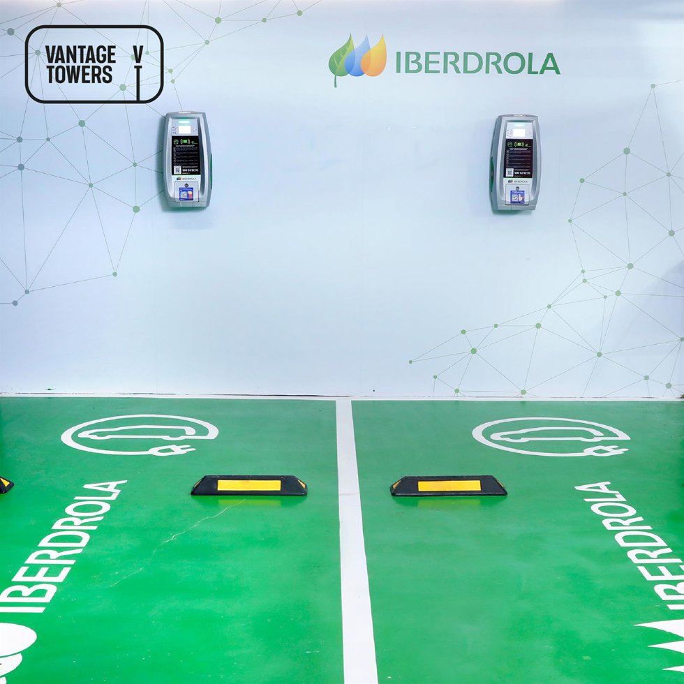 Archivo - Un cargador de Iberdrola