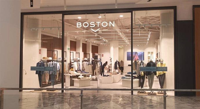 Nueva tienda de la firma española de moda masculina Boston en el centro comercial Salera de Castellón de la Plana