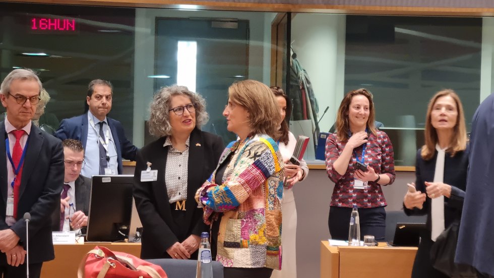 Mercedes Gómez en Bruselas con Teresa Ribera