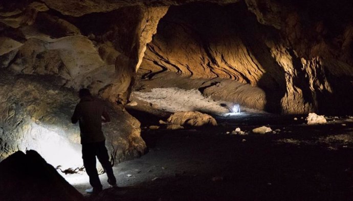Cueva Pebdeh ubicada en el sur de las montañas Zagros. Pebdeh estuvo ocupada por cazadores-recolectores hace ya 42.000 años.