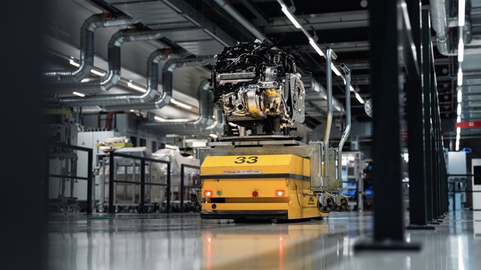 Porsche introduce un sistema automatizado para su planta de Zuffenhausen que aumenta la eficiencia un 20%.