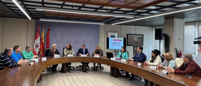 La consejera de Movilidad, María González Corral, preside la reunión con alcaldes celebrada en Zamora