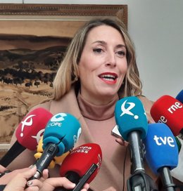 Archivo - Imagen de archivo de la presidenta de la Junta de Extremadura, María Guardiola, en declaraciones a los medios de comunicación