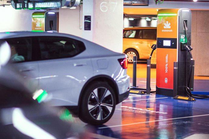 Cargadores fabricados por Wallbox recientemente instalados en la estación de recarga del Centro Canalejas de Madrid, gestionado por Eranovum