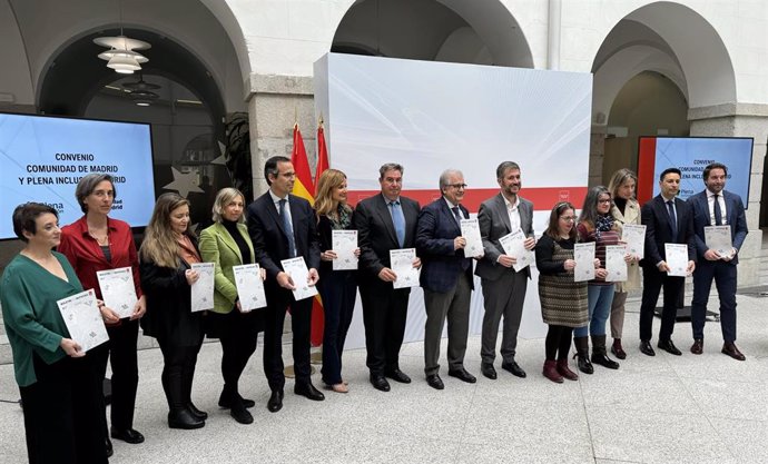 Acto de firma del nuevo convenio entre la Comunidad de Madrid y Plena Inclusión Madrid.