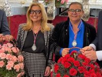 María del Monte pasa página y disfruta de la Semana Santa en Málaga junto a Inmaculada Casal, ¡de lo más sonriente!