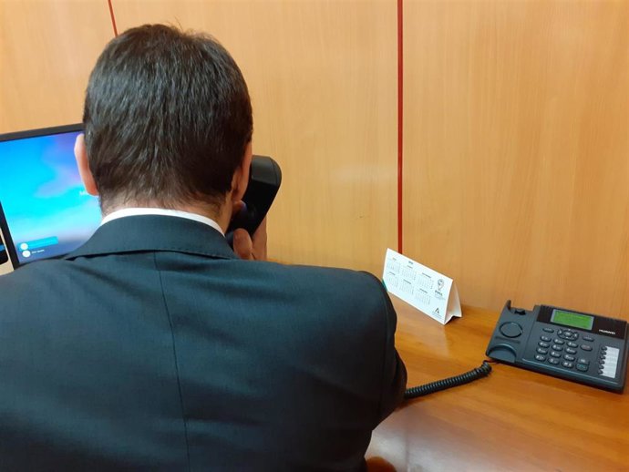Archivo - Teléfono 012 de la Junta de Andalucía.