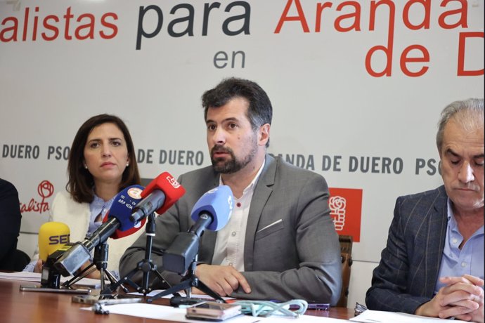 Luis Tudanca durante la rueda de prensa en Aranda.