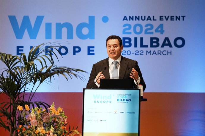 El presidente de la Asociación Empresarial Eólica, Juan Diego Díaz, interviene durante la inauguración de Wind Europe 2024, en Bilbao Exhibition Centre, a 20 de marzo de 2024, en Barakaldo, Vizcaya, País Vasco (España).