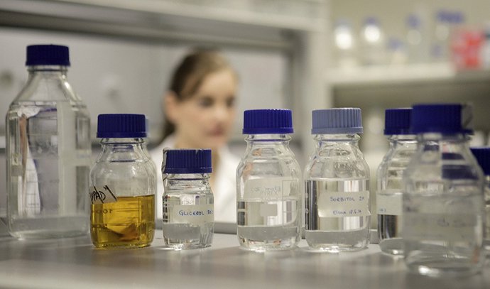 Archivo - Imagen de archivo de personal investigador en las instalaciones de la Fundación Progreso y Salud.