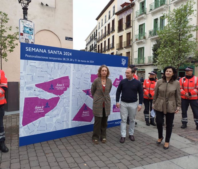 El delegado de Urbanismo, Medio Ambiente y Movilidad, Borja Carabante, presenta las peatonalizaciones por Semana Santa