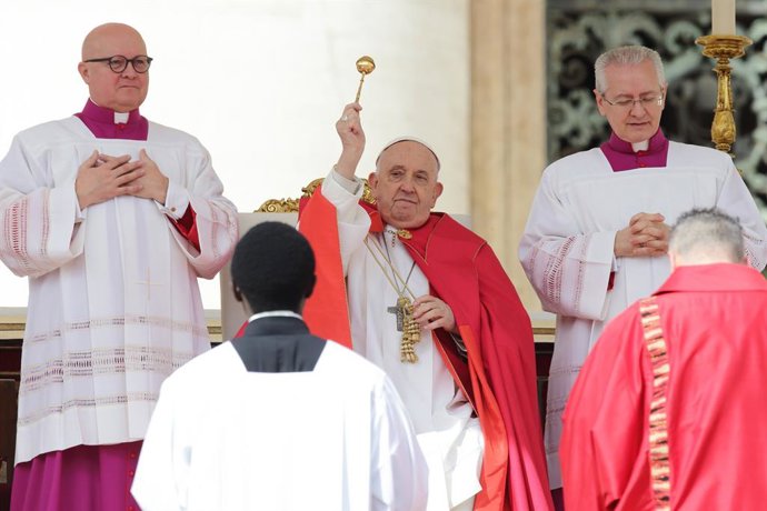 24 March 2024, Vatican, Vatican City: Pope Francis celebrates Palm Sunday Mass in St. Peter's Square at the Vatican. Photo: Evandro Inetti/ZUMA Press Wire/dpa
