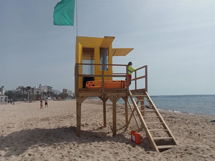 Un torre de vigilancia en una playa del municipio de Palma