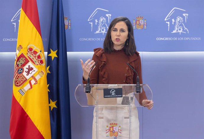 La secretaria general de Podemos, Ione Belarra, durante una rueda de prensa anterior a la reunión de la Junta de Portavoces, en el Congreso de los Diputados, a 12 de marzo de 2024, en Madrid (España).