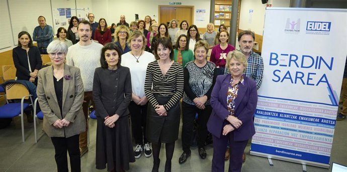 Esther Apraiz y Nerea Melgosa en la reunión del plenario de la red Berdinsarea.