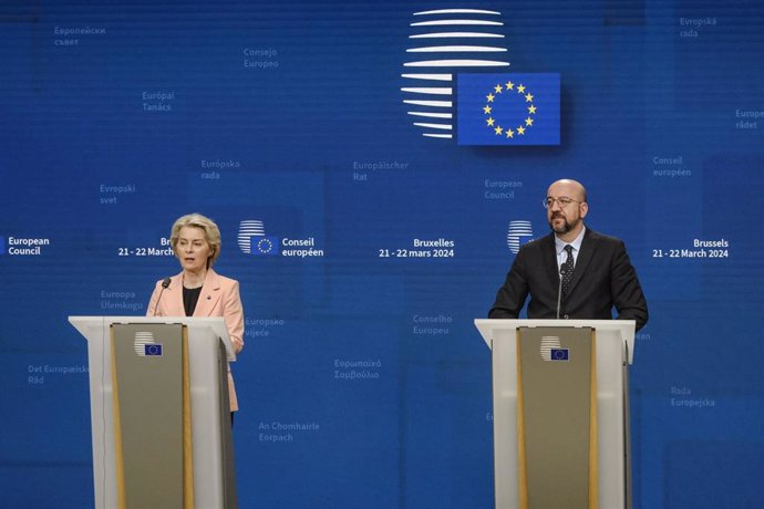 La presidenta de la Comisión Europea, Ursula Von der Leyen, y el presidente del Consejo Europeo, Charles Michel