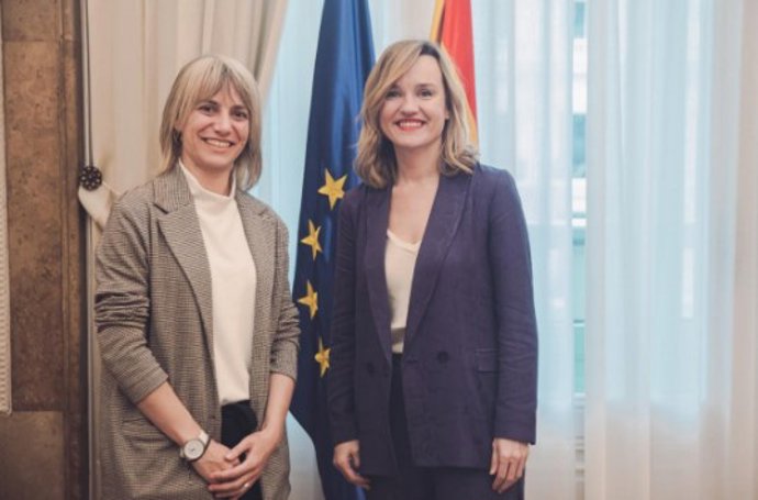 La alcaldesa de Granollers (Barcelona), Alba Barnusell, y la ministra Pilar Alegría