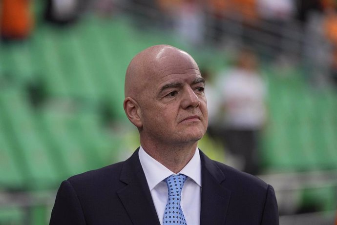 Archivo - 13 January 2024, Ivory Coast, Abidjan: President of FIFA Gianni Infantino looks on during the opening ceremony of the Africa Cup of Nations 2024 at the Alassane Ouattara Olympic Stadium. 