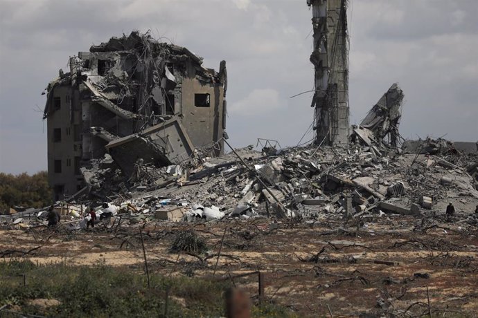 Edificios destruidos en el campo de refugiados de Nuseirat, en la Franja de Gaza