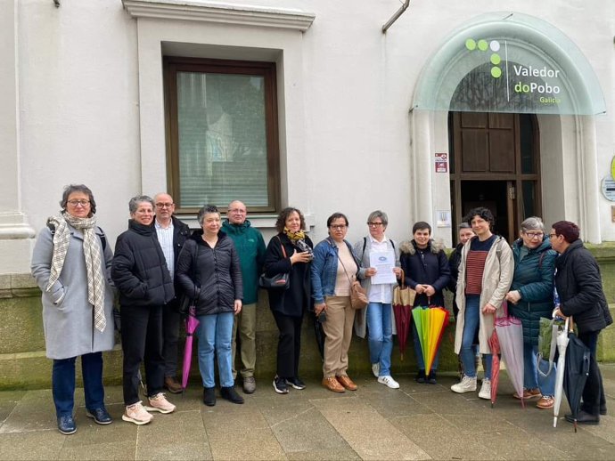 Pacientes de Oncología del CHUS acuden a una reunión con la Valedora do Pobo.